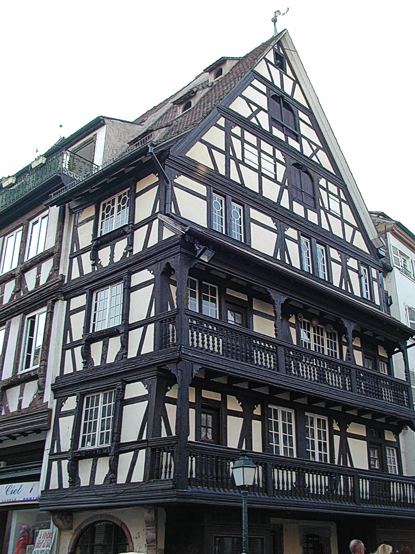 Maison au 1, place du Marché-aux-Cochons-de-Lait