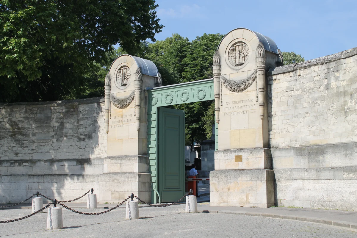 Entrée principale du cimetière du Père-Lachaise