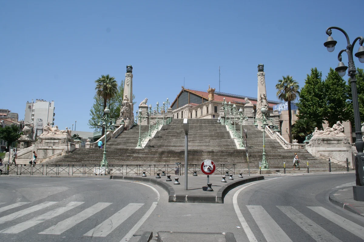 Escalier monumental d'accès à la gare Saint-Charles