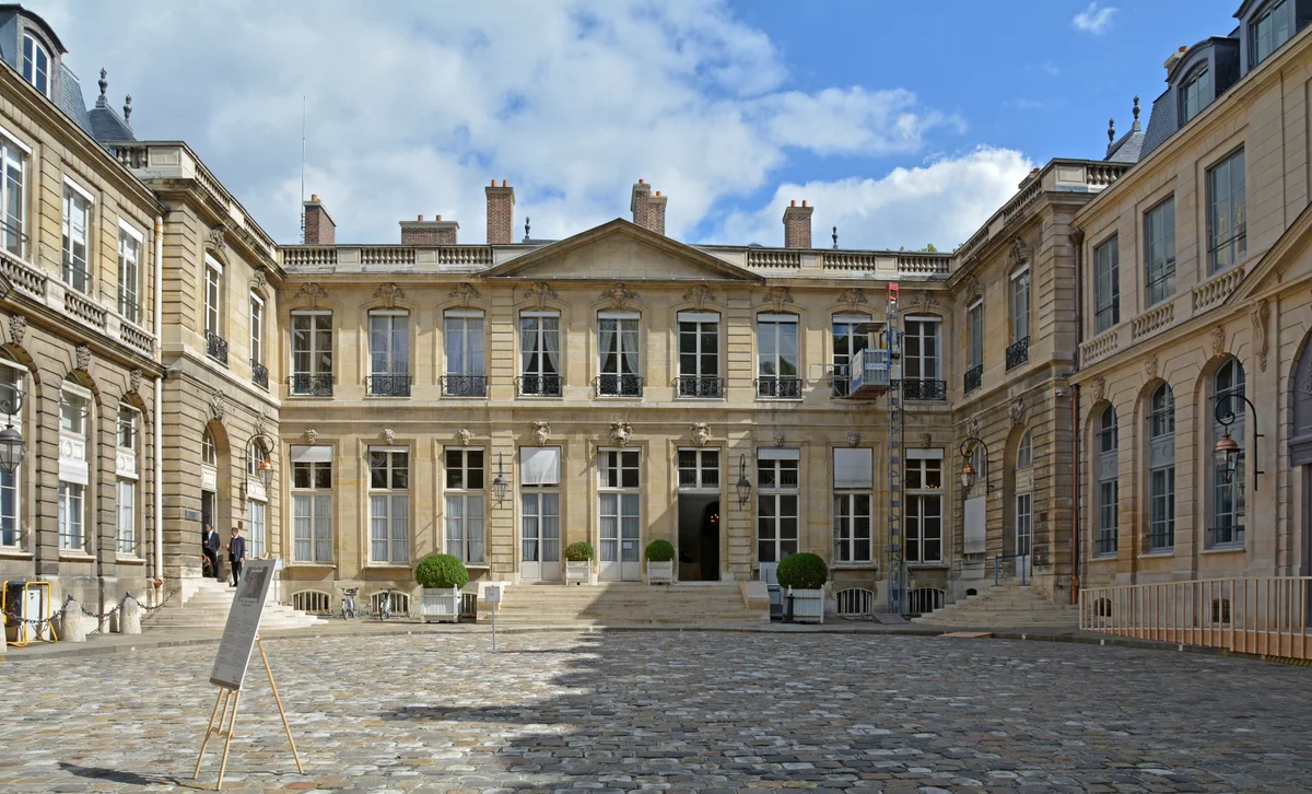 Hôtel de Roquelaure(actuelministère de l'Environnement, de l'Énergie et de la Mer)