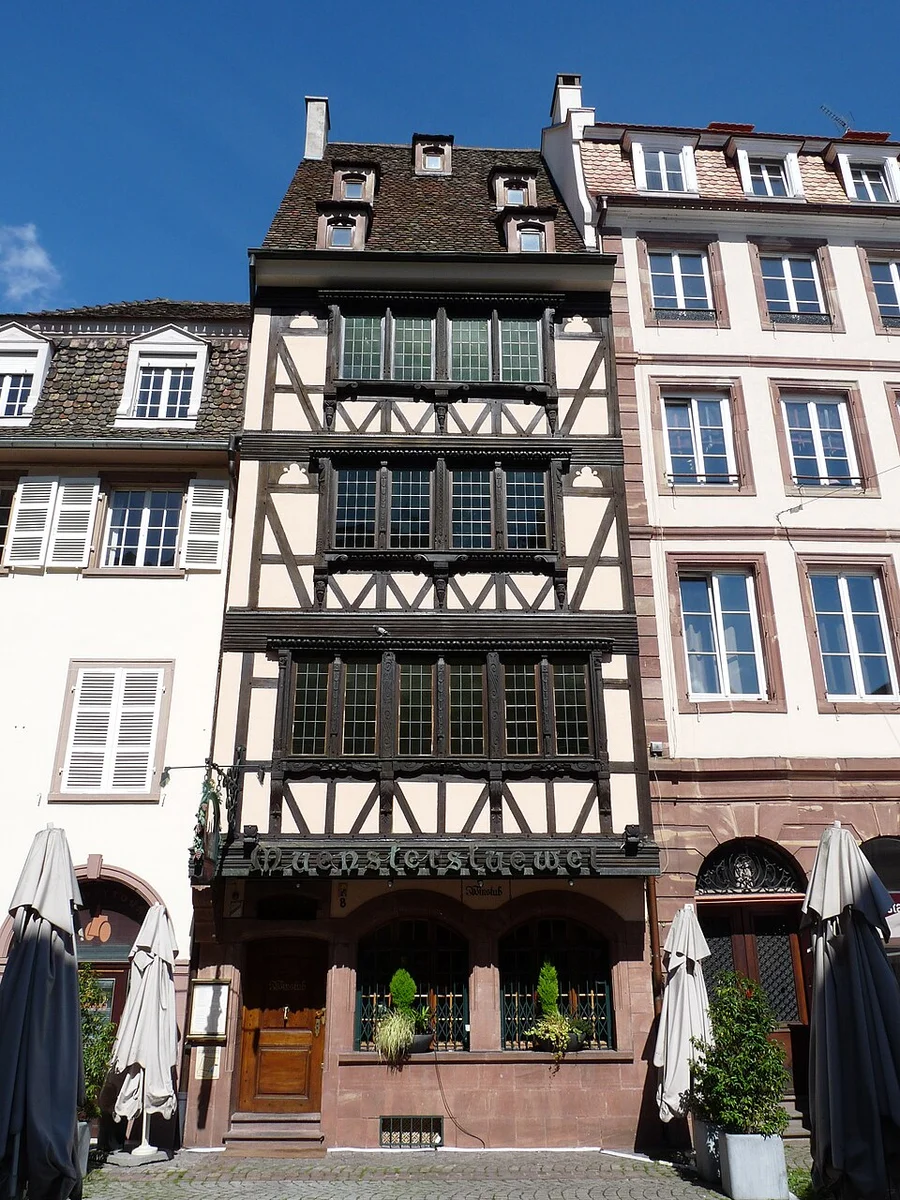 Maison au 8, place du Marché-aux-Cochons-de-Lait