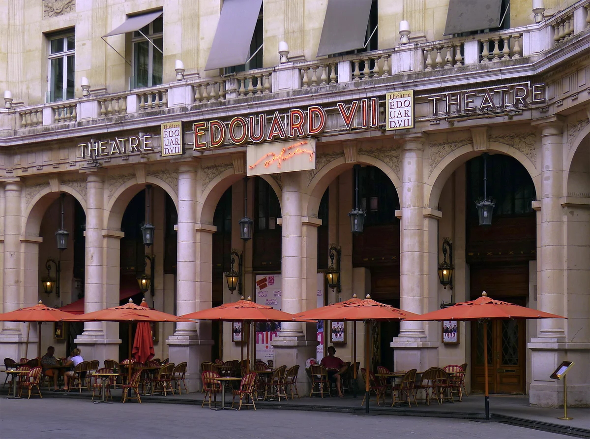 Théâtre Édouard VII et immeubles