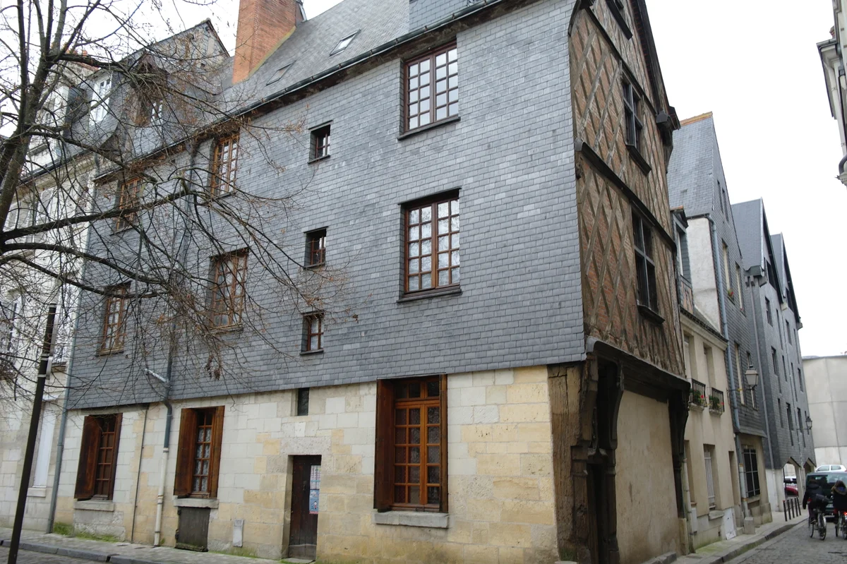 Maison 1 place des Carmes Rue Littré