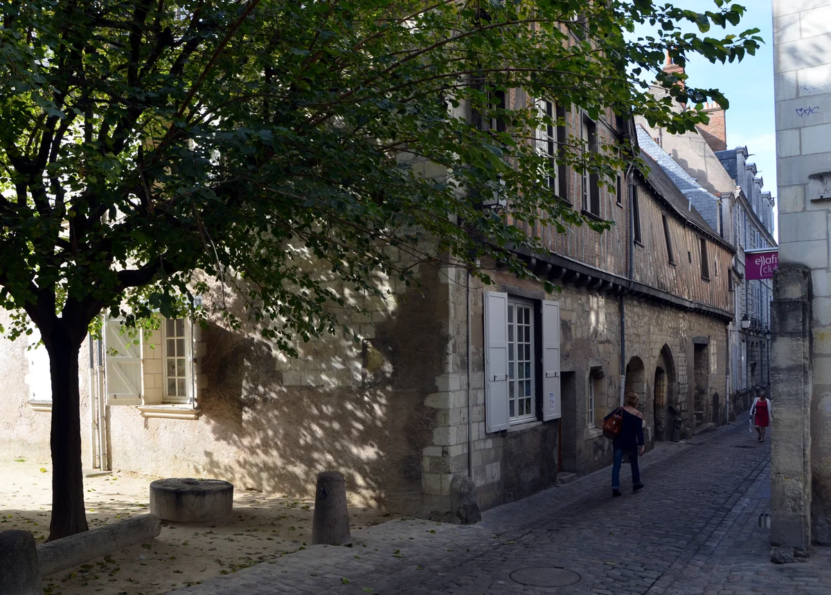 Maison canoniale de Saint-Pierre-le-Puellier