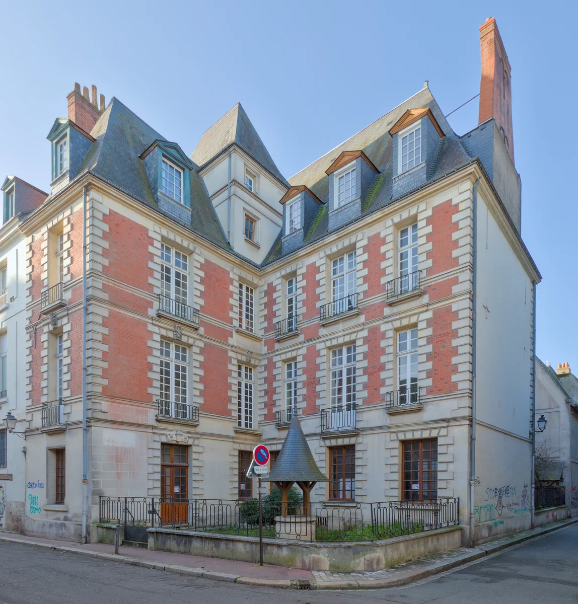 Hôtel au 3 rue Paul-Louis-Courier