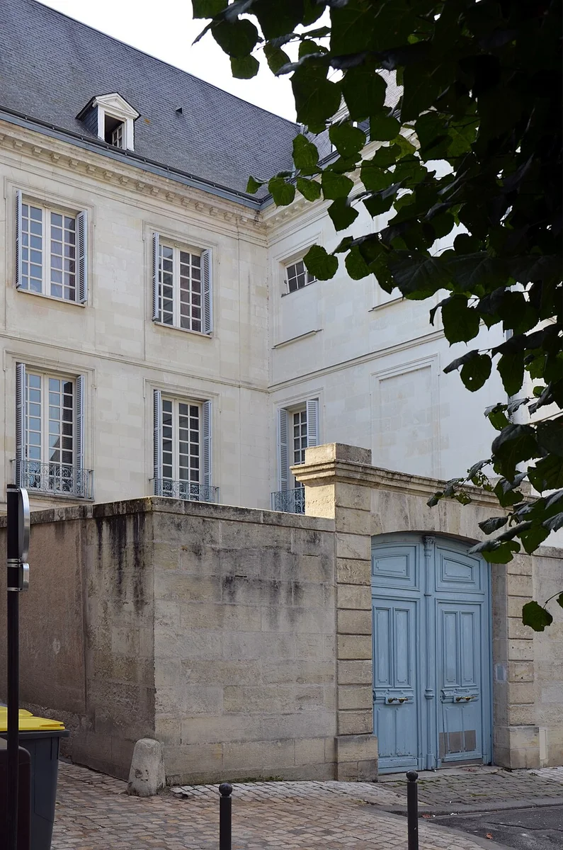 Hôtel au 17 place Foire-le-Roi