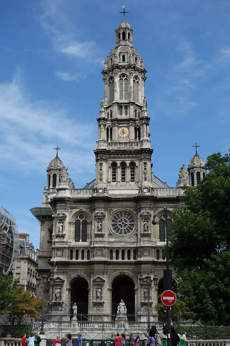 Immeubles aux abords de l'église de la Sainte-Trinité